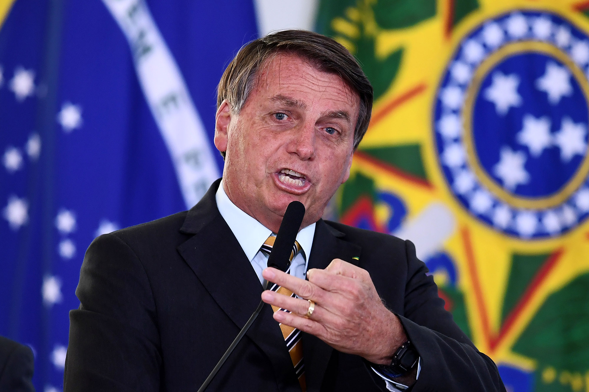 Brazil Political Crisis Grows As Bolsonaro, Top Court Bicker - Bloomberg