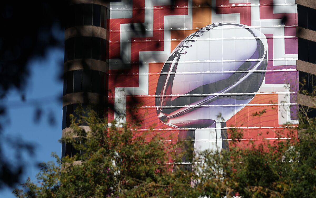 Super Bowl 2023: Phoenix Hotel Prices Surge for Traveling Chiefs, Eagles  Fans - Bloomberg