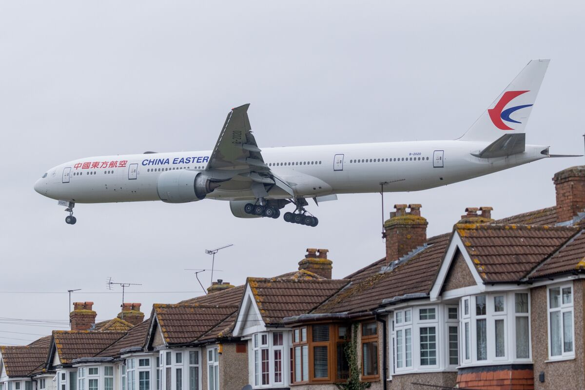 bloomberg.com - Julia Zhong - China's 'Big Three' Airlines Turn Profits With More Jets Coming