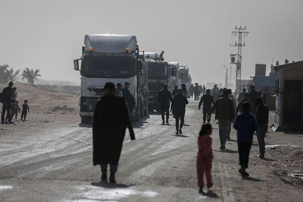 Trucks Arrive in Southern Gaza after Rafah Crossing Between Gaza And Egypt Opens