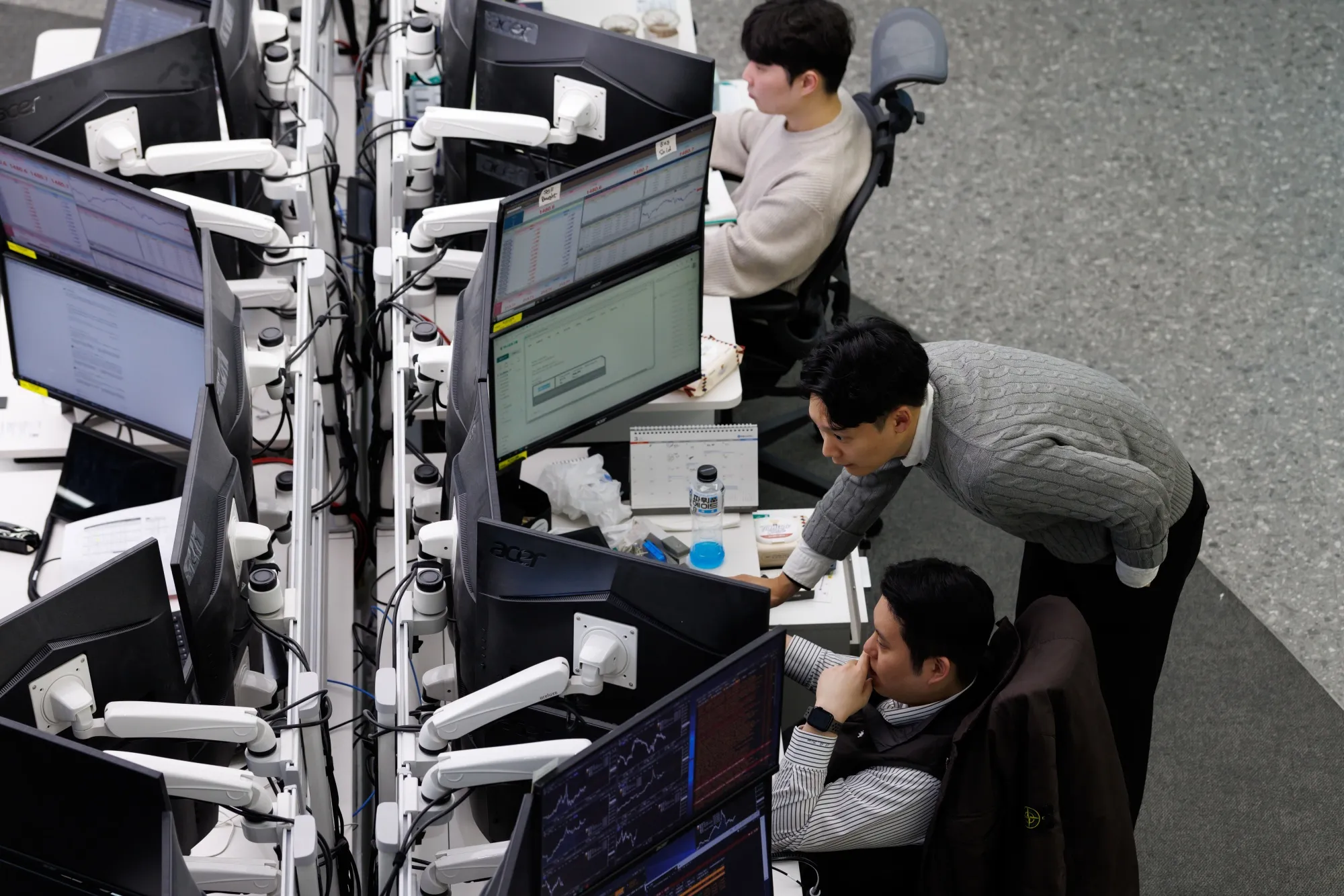 外為トレーダーら（韓国のハナ銀行）