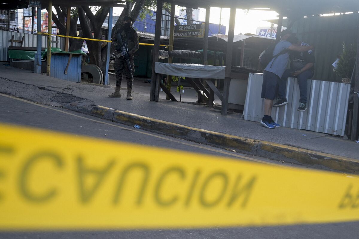 El Salvador Declares State of Emergency as Gang Murders Soar - Bloomberg