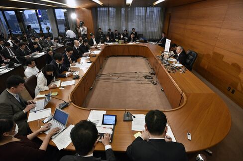 Bank of Japan introduces negative interest rate to boost economy