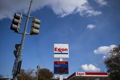 Gasoline Prices Drop For 60 Days In Win For US Holiday Spending 