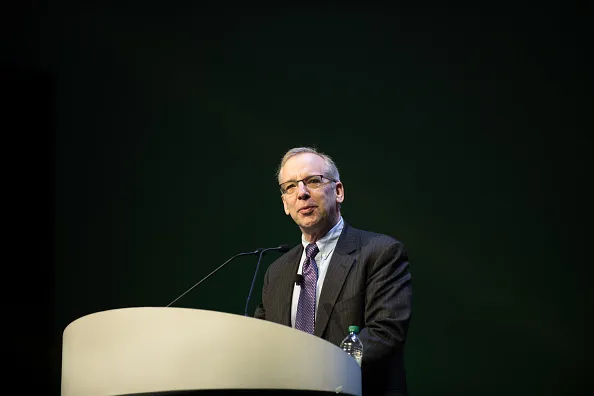 Dudley corrals puts bond traders.
