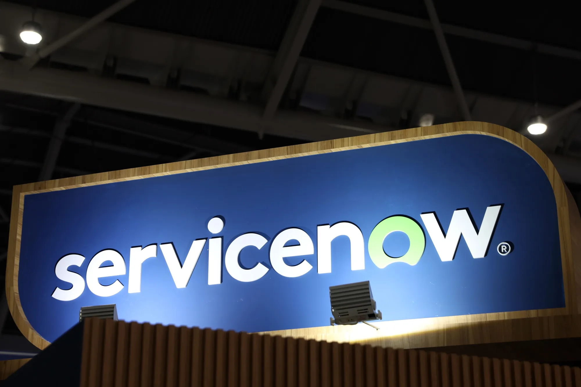ServiceNow makes applications that help companies organize and automate their personnel, information technology and customer service operations.&nbsp;