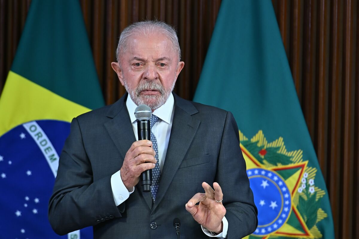 Lula Sees No Poll Gain From Welfare Hike Ahead of Election