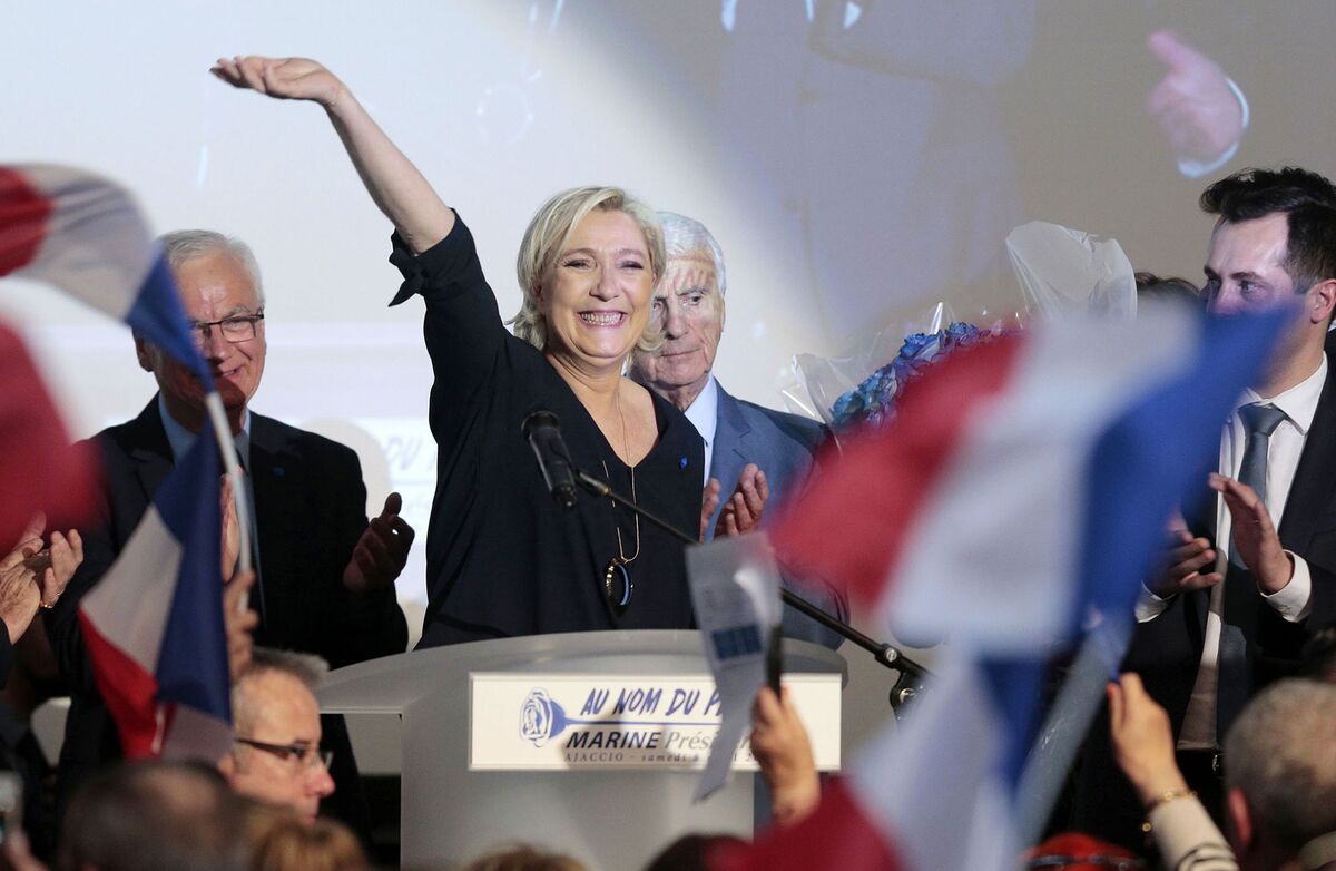 Le Pen Says France Not to Blame for Vel d'Hiv Roundup