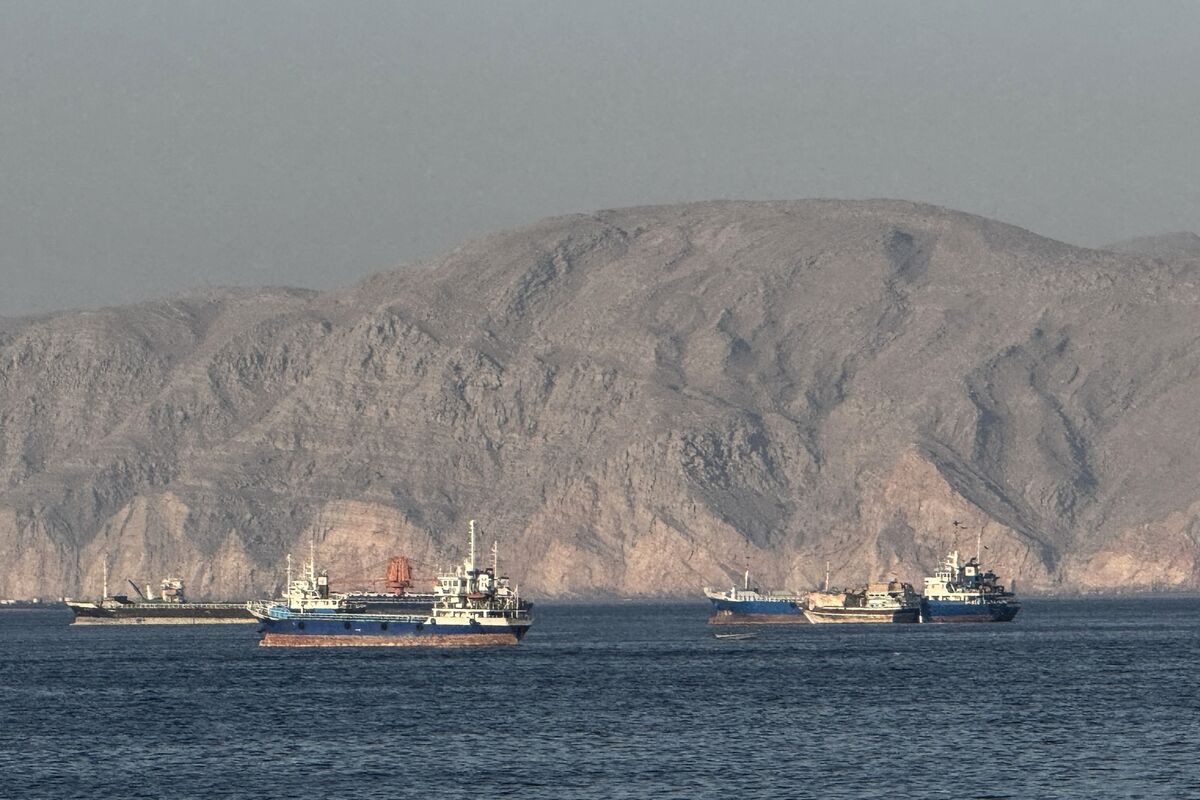 Bypass the Strait of Hormuz? Why That’s Not So Easy