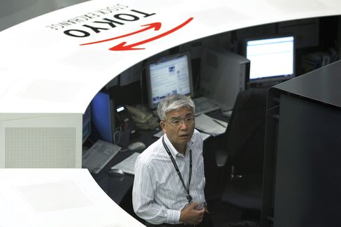 Topix Rises to Month High on Trade Data, Global Stimulus Hopes