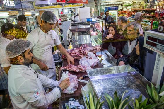 Iranians Line Up at Dawn for a Sanctions Meal They Can Afford