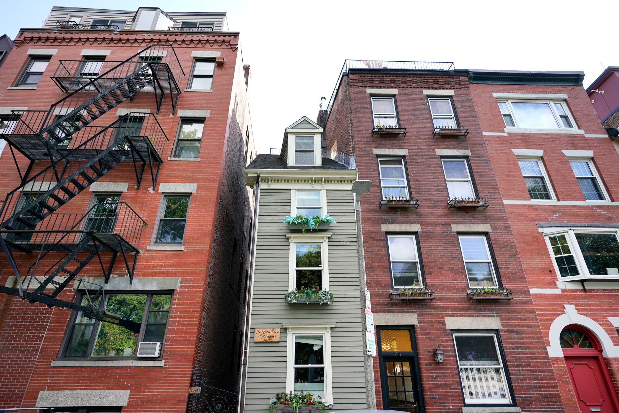 Boston’s Famed Skinny House (Spite House) Sells for 1.25 Million