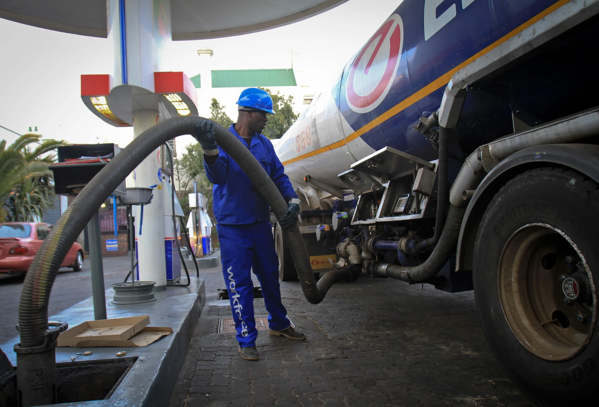 South Africa Inflation Breaches 5% in October as Fuel Surges - Bloomberg