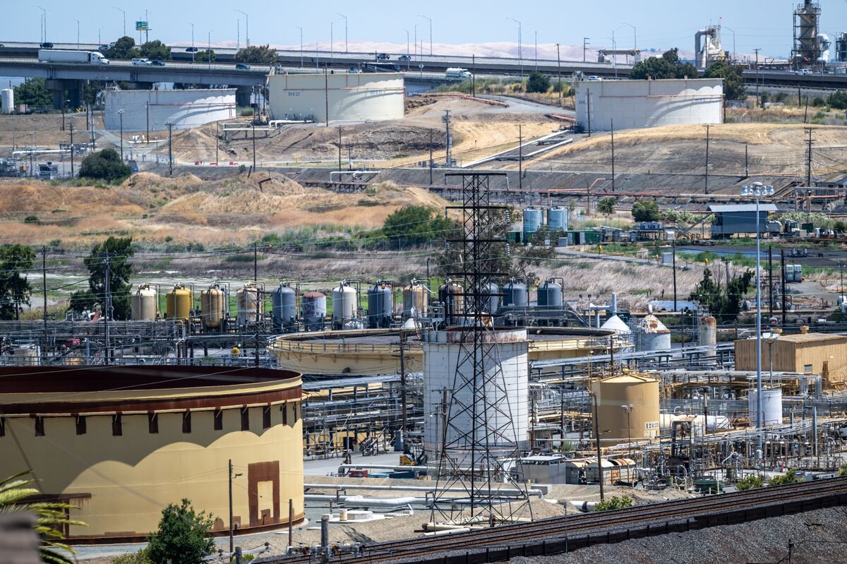 Oil Steady as Focus Shifts to Trilateral Talks on Ukraine War