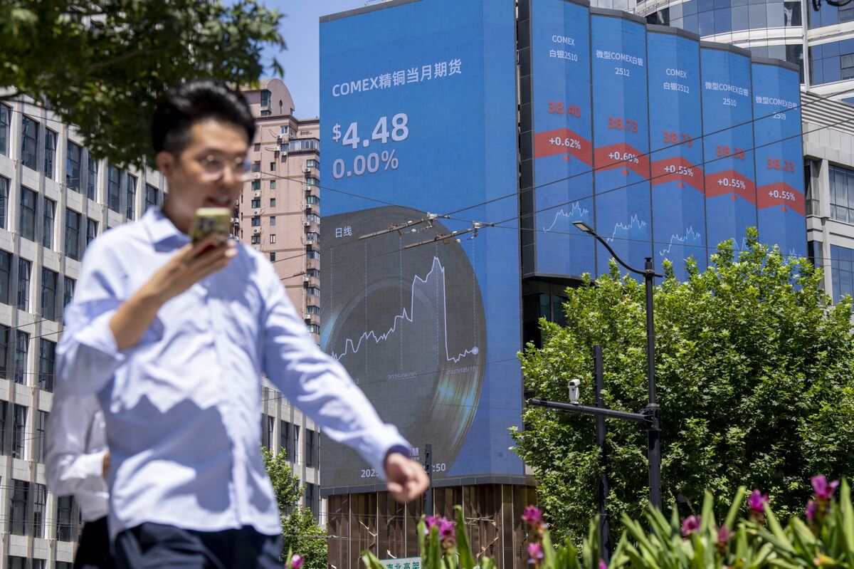 Chinese Stocks in Best Monthly Run Since 2018 as Optimism Grows