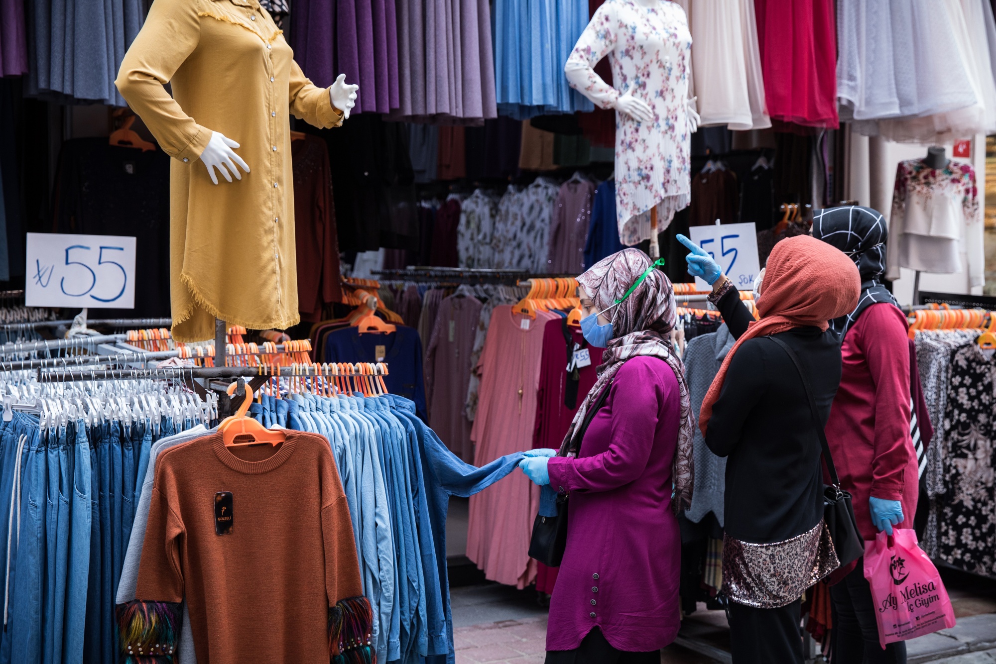 For a Lucky Few, Luxury Is Suddenly a Lot Cheaper in Turkey - Bloomberg