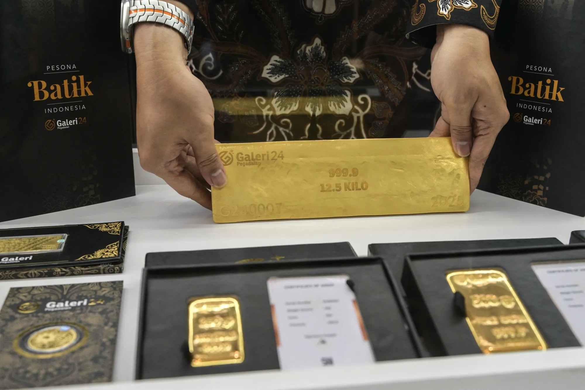 Gold bars on display&nbsp;in Jakarta.