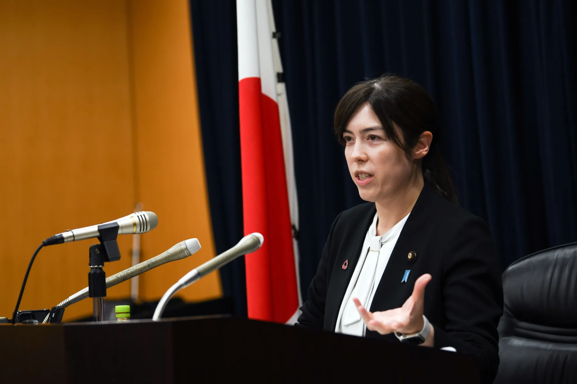 Phỏng vấn nhóm với Bộ trưởng An ninh Kinh tế Nhật Bản Kimi Onoda