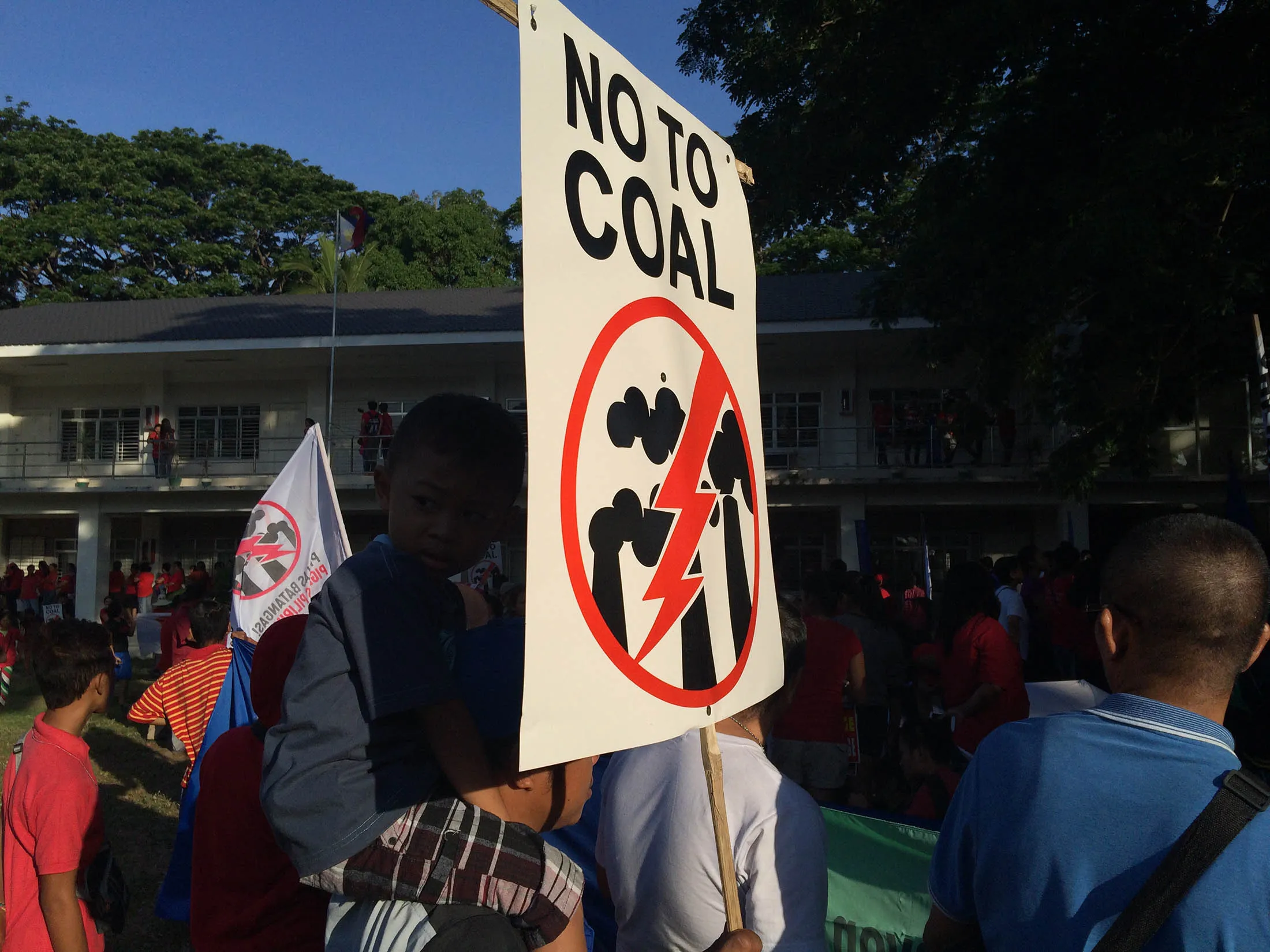 Thousands of environment, civic, social and religious groups and anti-coal activists attend the mass climate march demanding the cancellation of proposed coal power plants in the Philippines. The Philippines’ new environment secretary will prioritize renewable energy over fossil fuels like coal in approving permits for new power plants.
