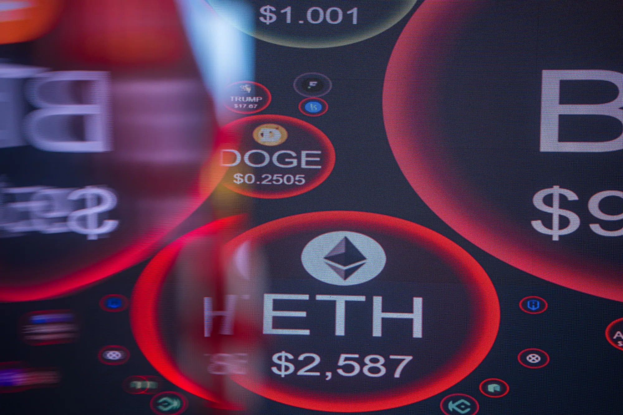 イーサが約４年ぶり最高値更新、21年11月のピークを上回る - Bloomberg