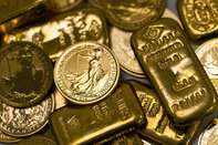 Gold Advances as Traders Weigh Fed Rate Hike, Growth Risks