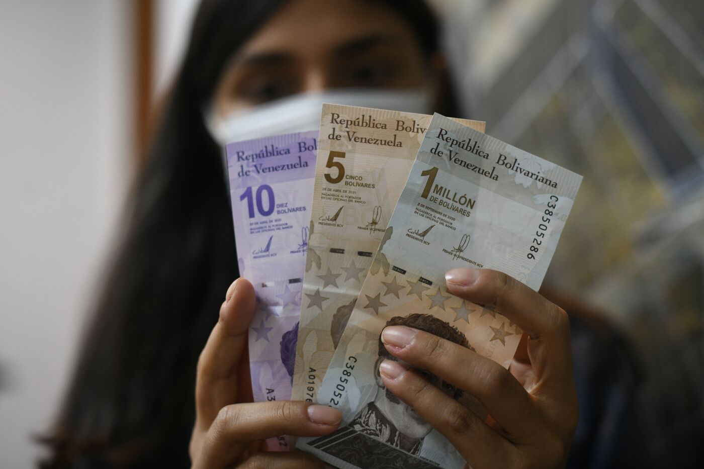 Venezuelan Central Bank Issues New Currency Redenomination