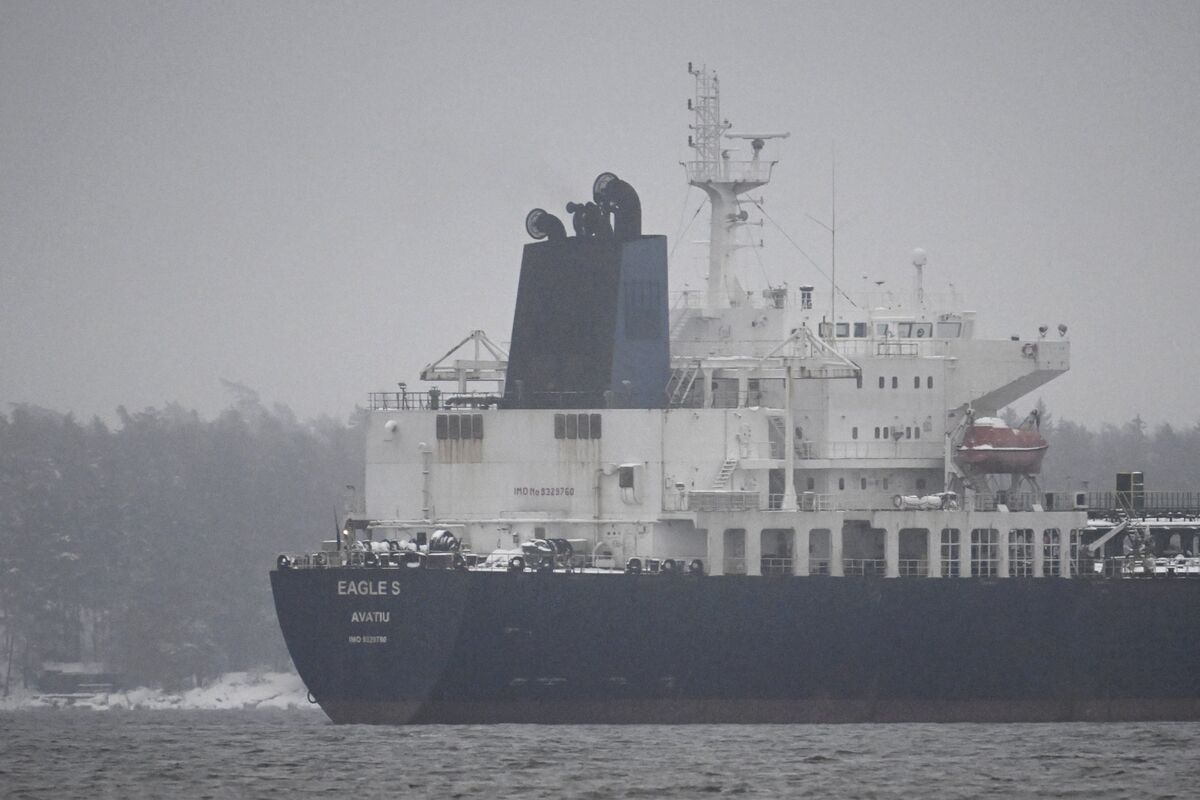 featured image thumbnail for post Finland Says Detained Shadow-Fleet Tanker Is Not Seaworthy