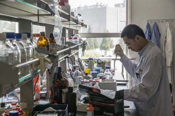 China Is Getting Ready to Take On the World’s Biggest Drugmakers