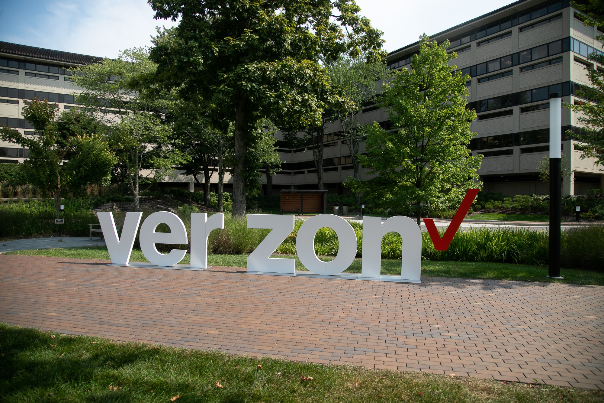 Verizon and Google ink deal to offer  TV to Verizon wireless and Fios  subscribers