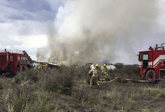 101 People Survive Mexico Airline Crash