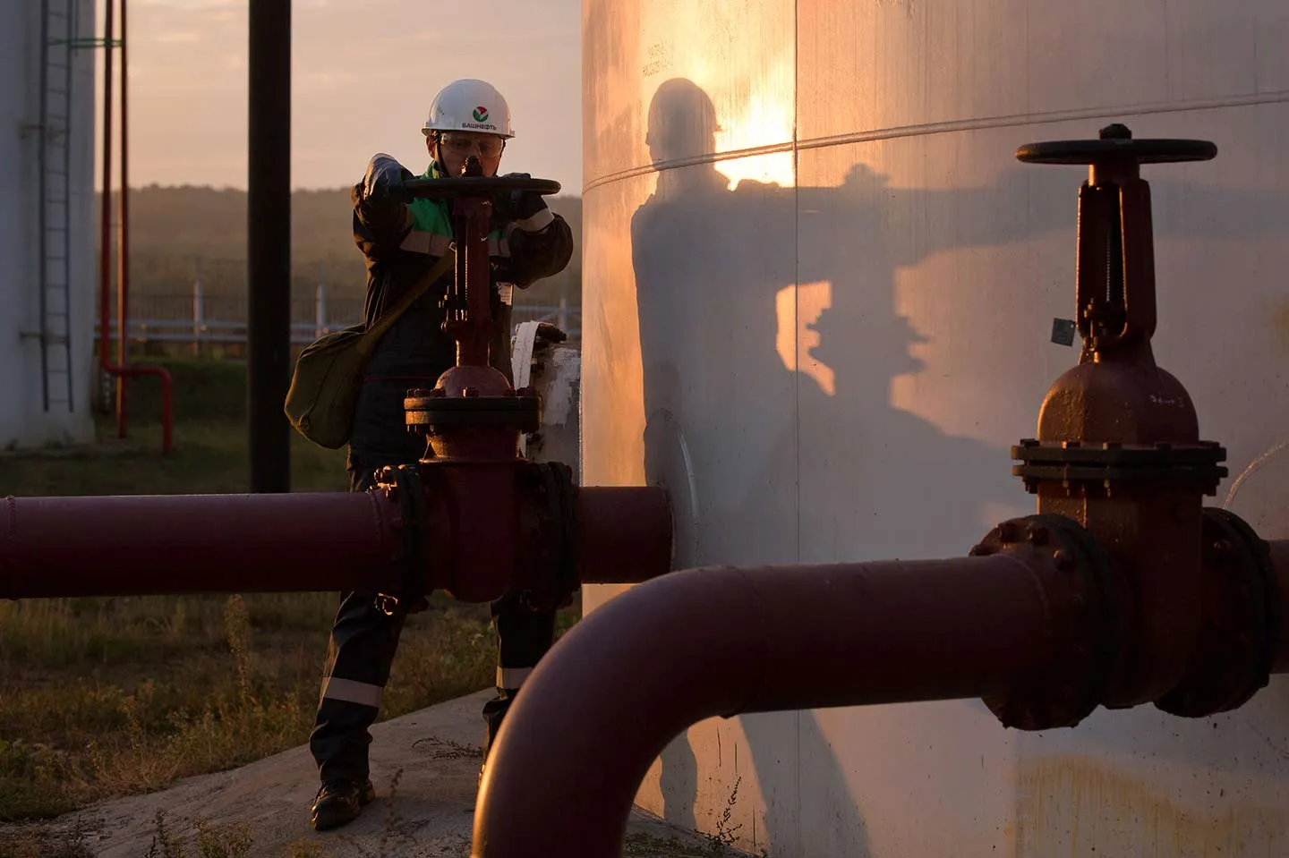 1478095855_oil-tank-storage