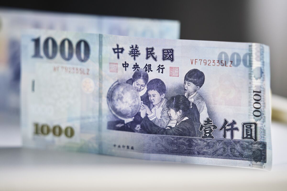 Taiwan Dollar Rises as Central Bank to Avoid FX Manipulation