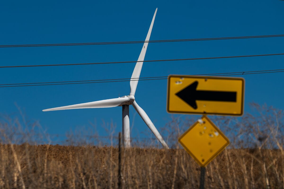 JPMorgan Says US Risks Missing Energy Goals Without Wind, Solar