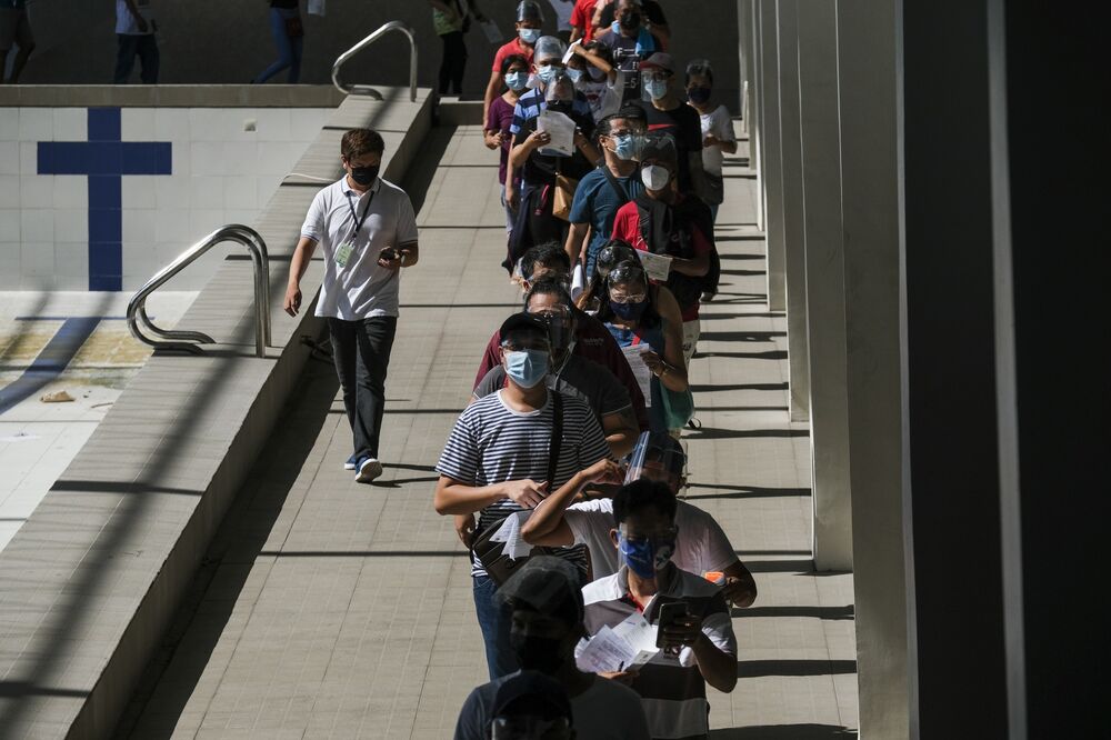 Rich Asians Jump Booster Shot Queue Amid Vaccine Shortages Bloomberg