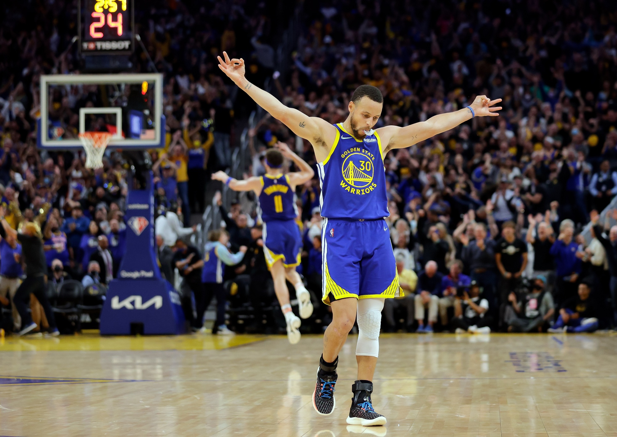 Stephen Curry shocked everyone when he threw a stiff arm at