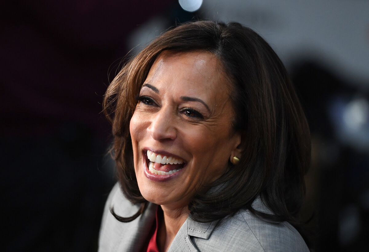 Камала харрис фото сейчас Kamala Harris VP Pick Is 'Something You Cry About' for Black Female Execs - Bloo