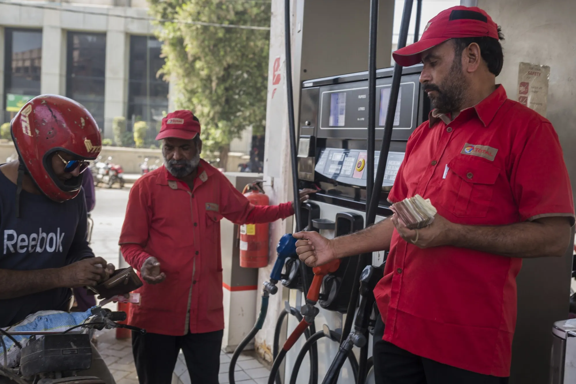Pakistan Plans to Raise Petrol Prices to Fund Fuel Subsidy for the Poor ...