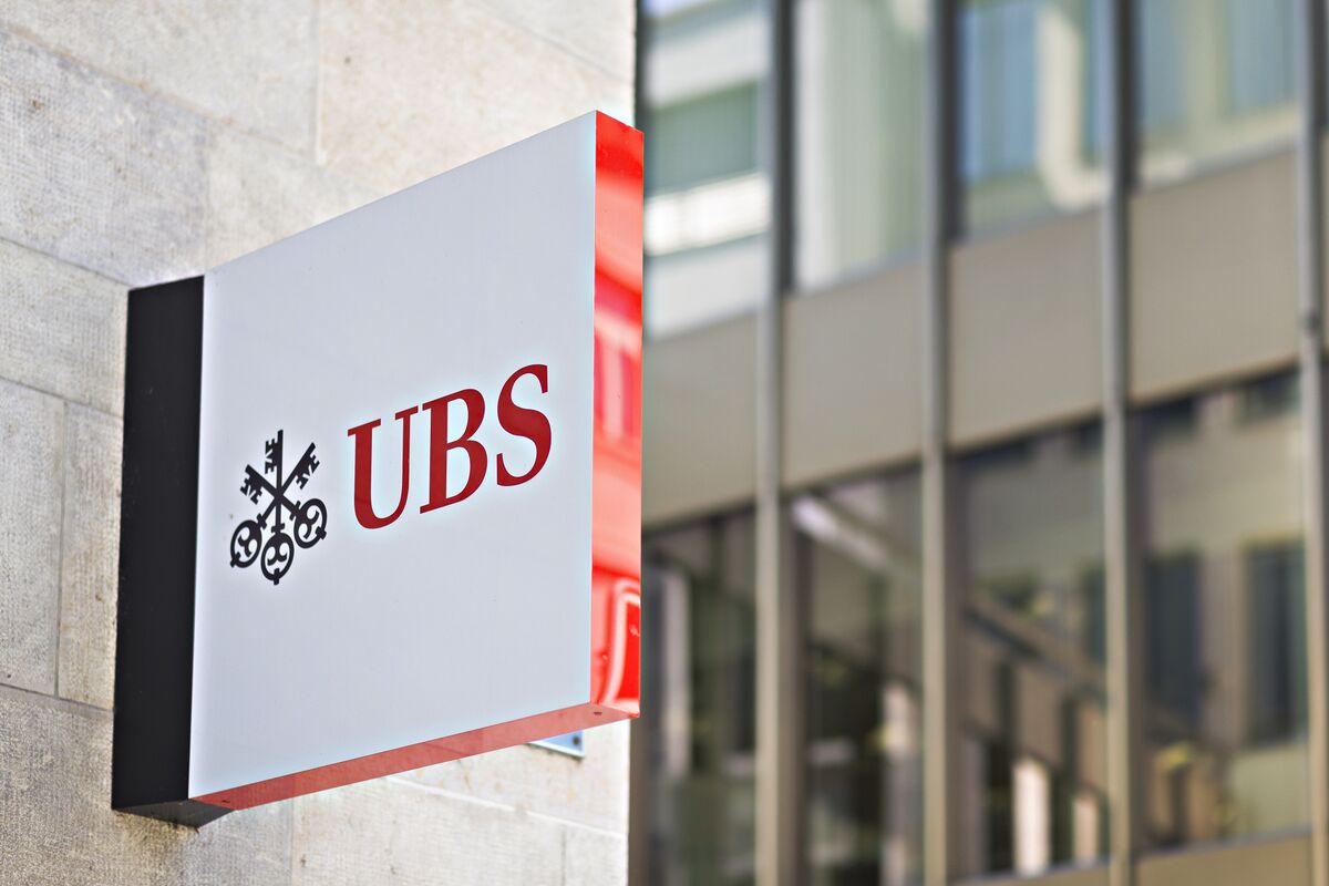 UBS Changes Bonus System for 10,000 Corporate Center Staff Bloomberg