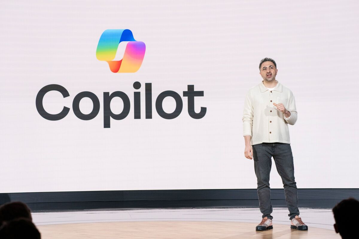 Microsoft's AI tools still lag behind OpenAI's, as Microsoft struggles to create a cohesive AI experience and add new features by integrating OpenAI models (Austin Carr/Bloomberg)