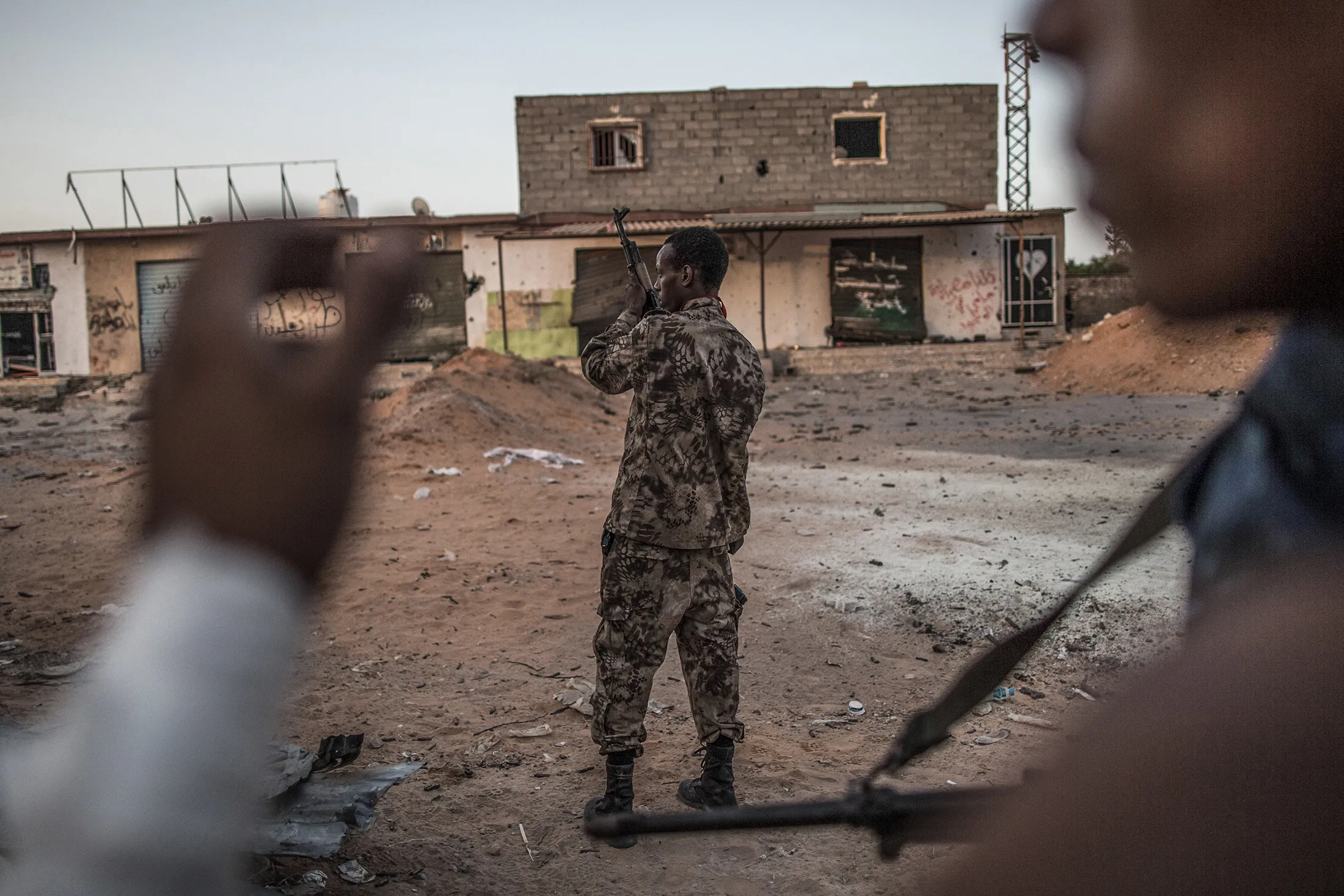Fighters of Libya's UN-backed Government of National Accord (GNA) of Fayez Serraj, take their position during clashes with forces of the self-styled Libyan National Army (LNA)&nbsp;at the Salah al-Din frontline&nbsp;in Tripoli, Libya.
