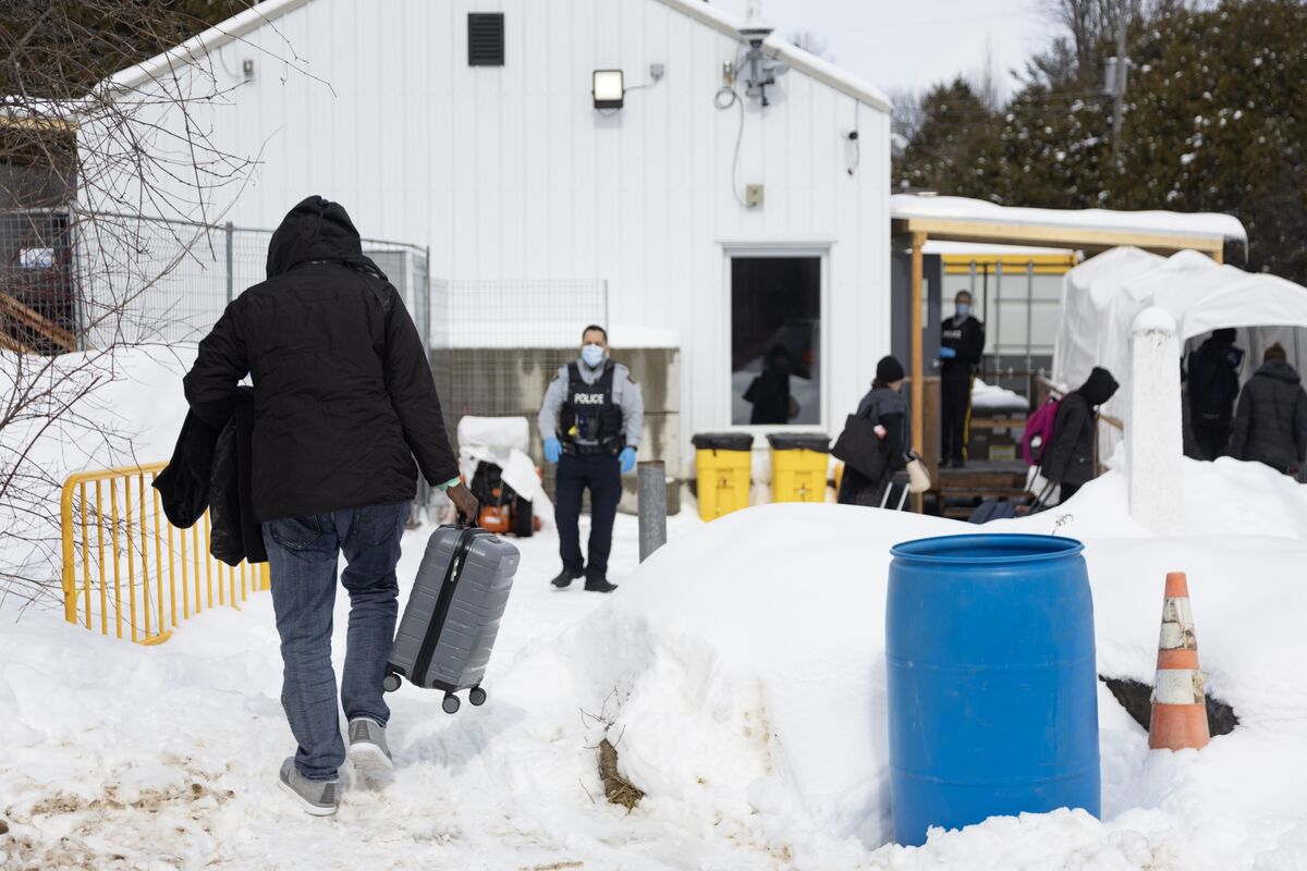 US, Canada Close in on Deal to Prevent Border Crossings - Bloomberg