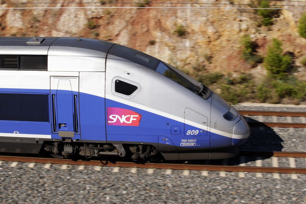 French Railway Sncf Plans Driverless Train Prototypes By 23 Bloomberg