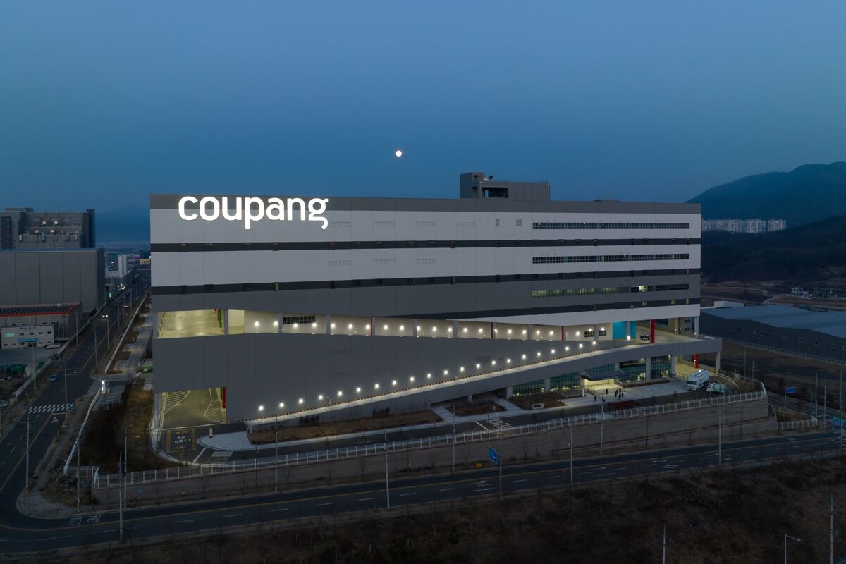 Coupang reports Q2 revenue up 25% YoY to $7.3B and a net loss of $77M, its first loss since 2022, due to its Farfetch deal and a South Korean regulatory fine (Yoolim Lee/Bloomberg)