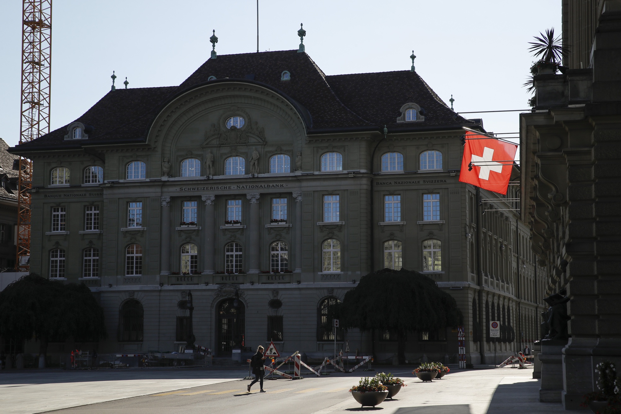 SNB Keeps Policy Ultra-Loose