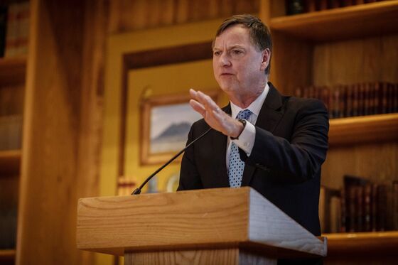 Fed’s Evans Favors Aiming for 2.5% Inflation in Bid for 2% Goal