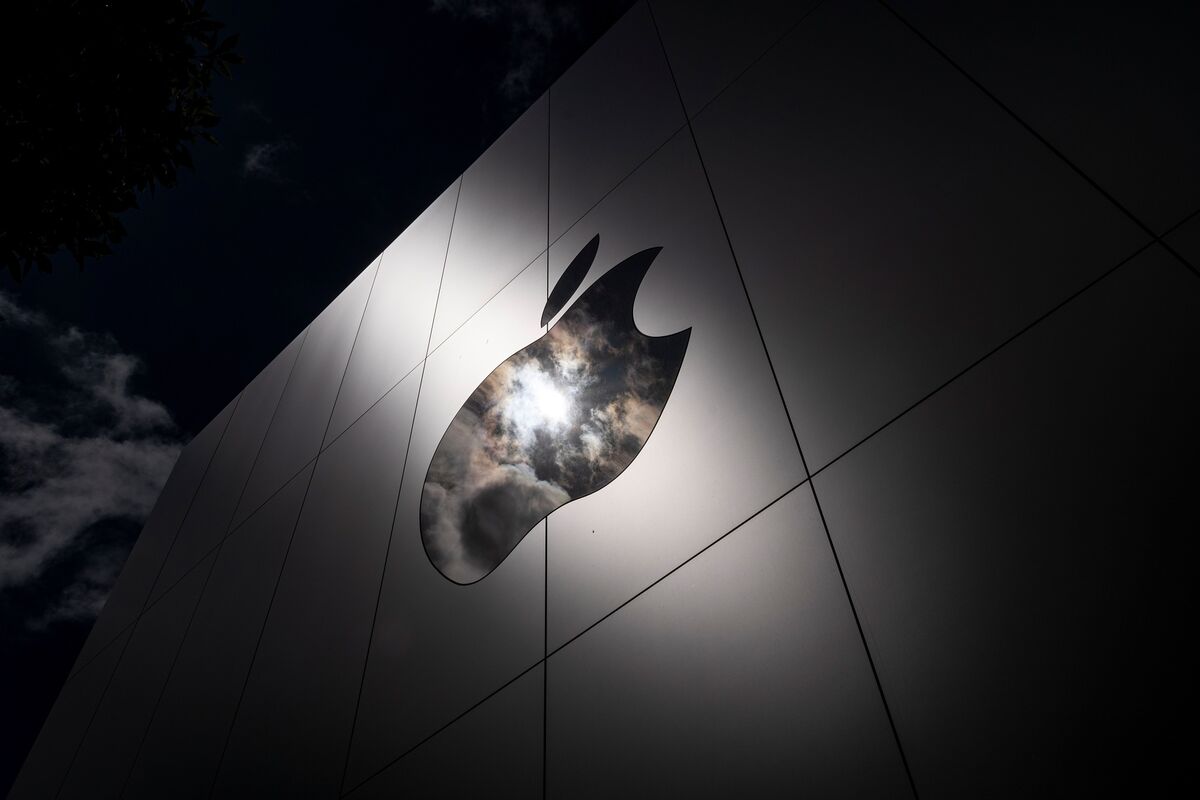 Apple ($APPL) Stores Join US Retail Union Fight - Bloomberg