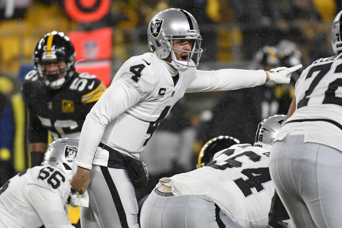 Offseason bonding helps Derek Carr with Raiders teammates