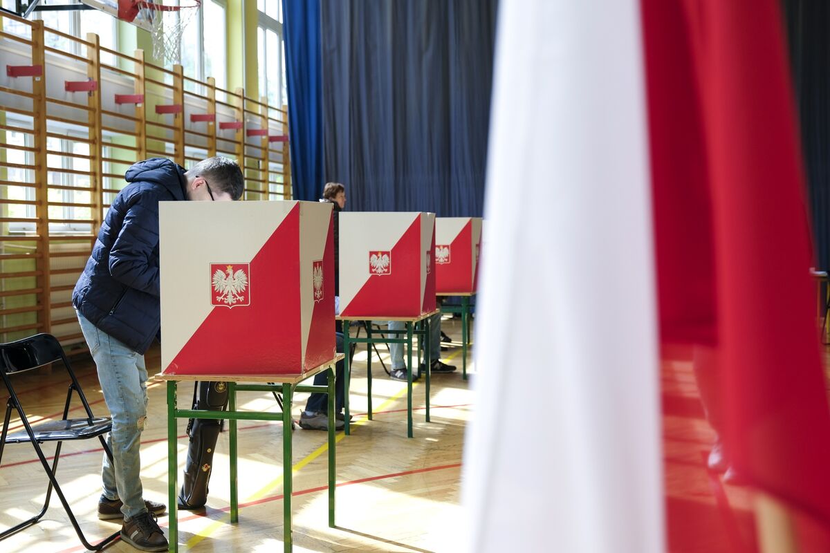 🟪"Polonia al Voto: La Sfida tra l'Agenda Pro-Europea di Tusk e le Forze Nazionaliste"