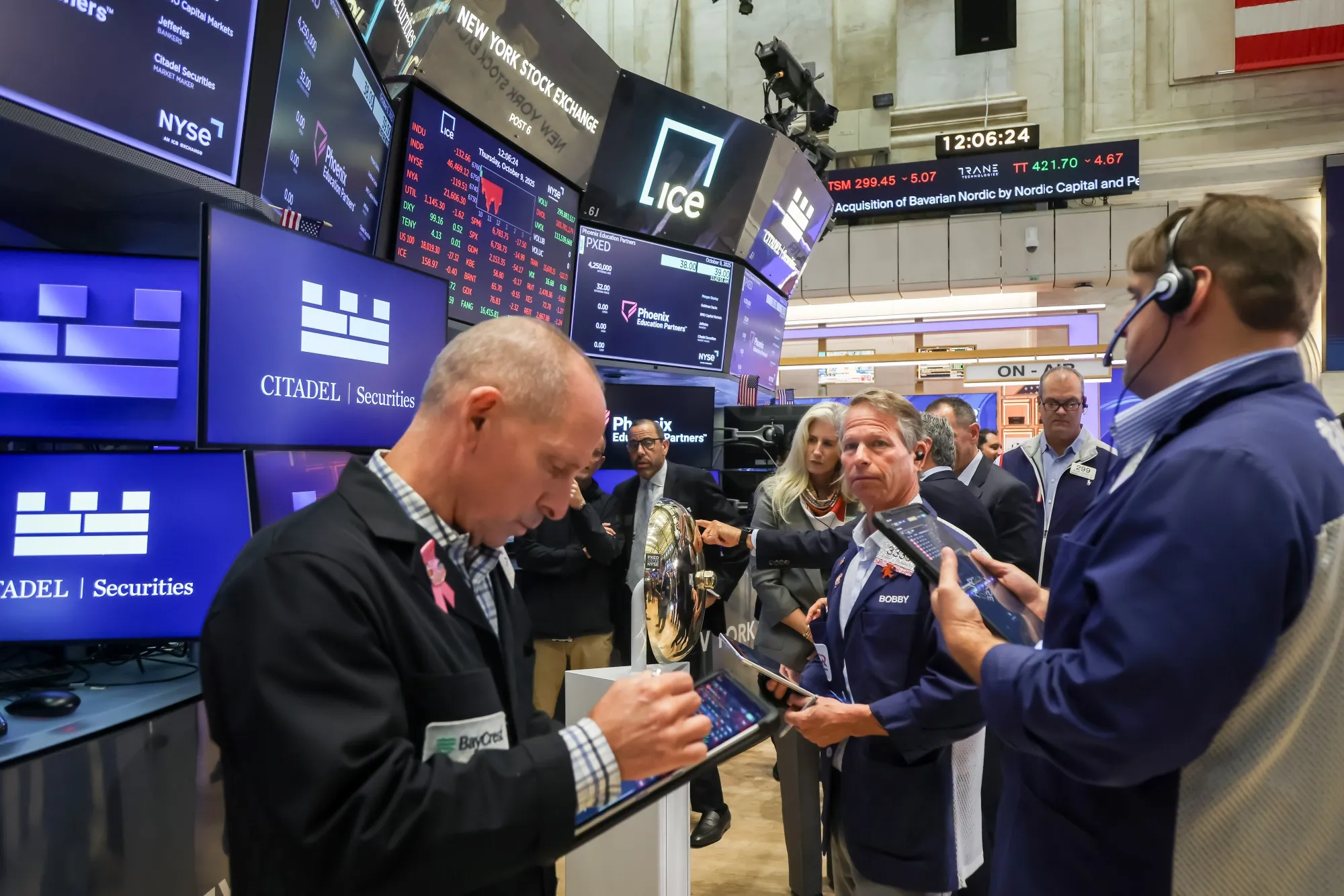 Traders work&nbsp;on the floor of the New York Stock Exchange.