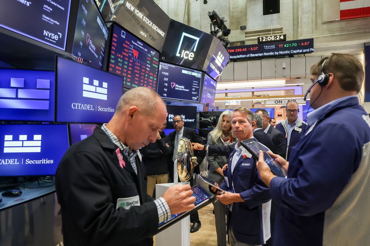 US Stock Futures Gain as AI Trade Drives Tech Rally, Cisco Soars